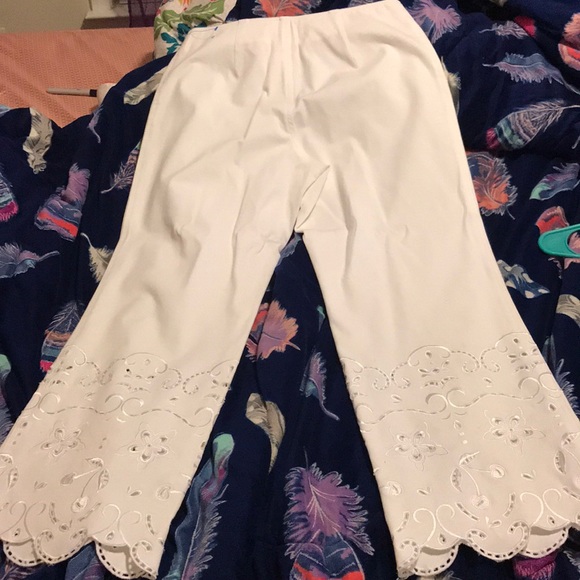 White flower pants - Picture 2 of 2